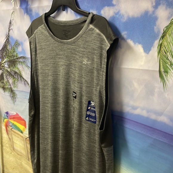 - Brand new with tags Men’s Reebok active tank top. Top has a small thread… - Picture 6 of 16